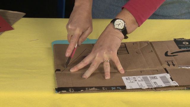 How to Make an Easel from Recycled Cardboard | Sophie's World смотреть онлайн