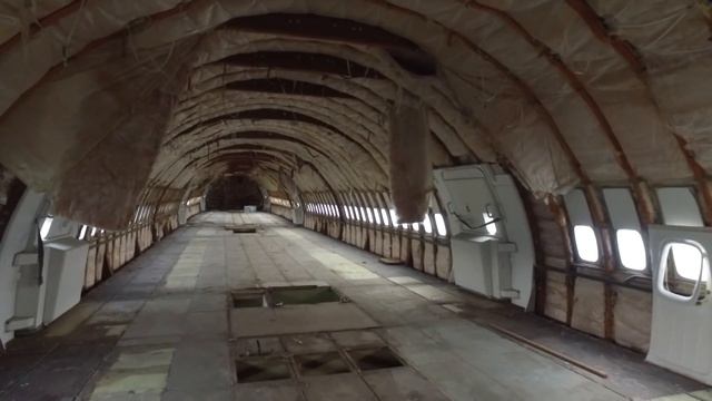 Залез в заброшенный самолет ИЛ-86 в СПб смотреть онлайн