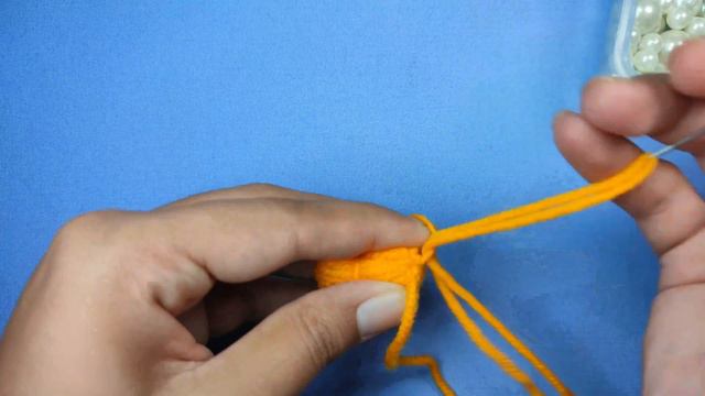 woolen rose flower making with kitchen fork | woolen craft flowers easy | woolen craft ideas смотреть онлайн