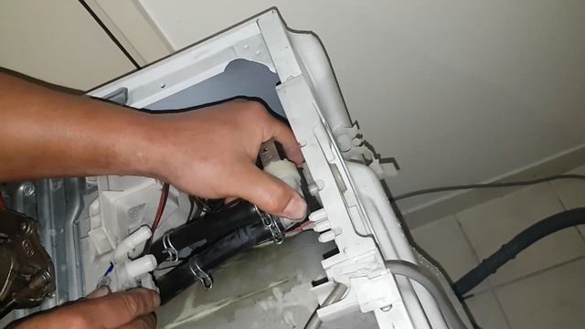 E10 electrolux simpson replace inlet valve. 일렉 트록스 심슨 E10 급수 문제 에러 해결 영상. смотреть онлайн