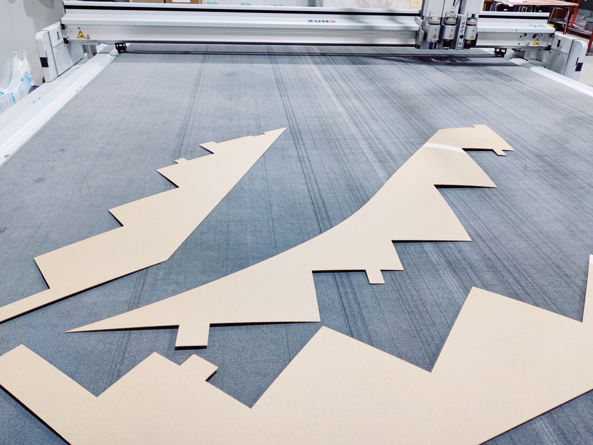 Фигурная резка картона на плоттере смотреть онлайн