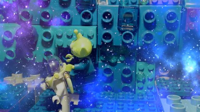 Lego Toy Story Green Alien Rescues His Elephantosaurus Space Pet with Apple. Lego Stop Motion смотреть онлайн