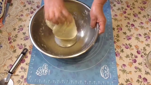 Чебуреки из заварного теста /Домашние чебуреки на заварном тесте/Рецепт вкусных и сочных чебуреков смотреть онлайн