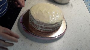 Учусь печь , делаю  коржи на торт медовик.  Сборка торта.