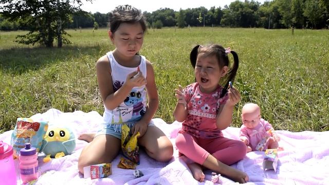 ?СМОТРИ Распаковку куклы Enchantimals?На АРИНЕ ПОЛЗАЛ СТРАШНЫЙ ЖУК?