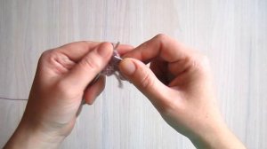 Примените этот узор спицами для палантина. Ажурные ромбы. Как вязать палантин спицами. 17.02.2022