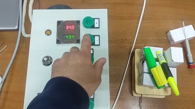 Завершили сборку весового дозатора для насыпания лука посредством включения/отключения транспортёра смотреть онлайн