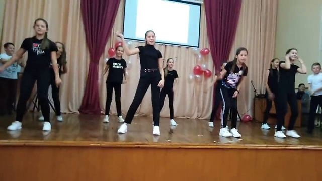 Современный флешмоб от 6к класса смотреть онлайн