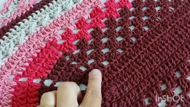 ESSE MODELO É VICIANTE 😍 VEM MAIS POR AI! TAPETE MODELO OVAL COM PONTO CRUZADO