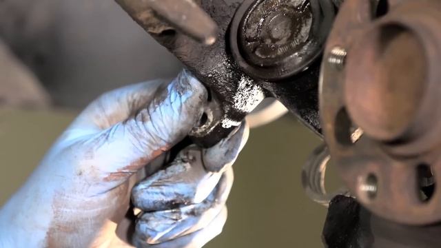 How to Change Rear Brake Discs & Pads смотреть онлайн