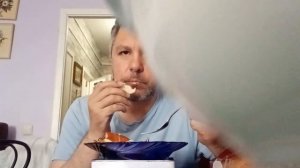 МУКБАНГ. КУШАЮ ЖАРЕНУЮ КАРТОШКУ С САРДЕЛЬКАМИ И САЛАТОМ