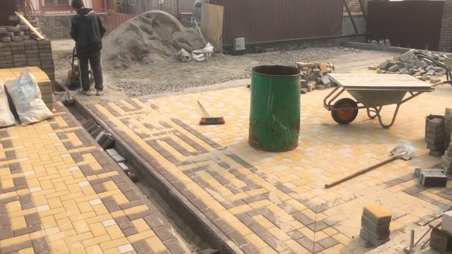 Работа на карантине. Укладка тротуарной плитки. смотреть онлайн