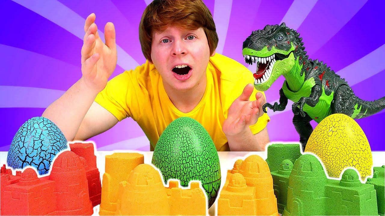 Лепим куличики: гнезда для яиц тираннозавра! Цветной кинетический песок и формочки в видео для детей смотреть онлайн