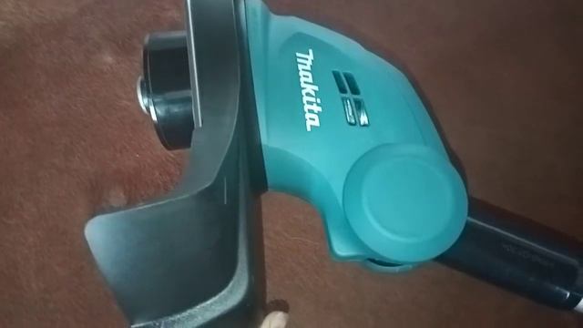 Распаковка - Триммер электрический Makita DUR181RF смотреть онлайн