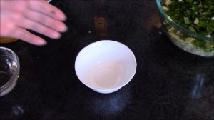 Салат весенний с ботвой редиски. Простой вкусный салат.