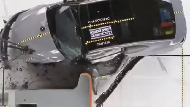 2014 Scion tC small overlap IIHS crash test смотреть онлайн