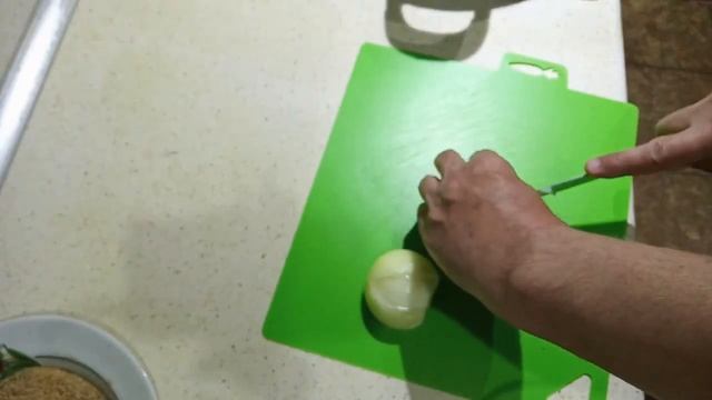 Карась в сметане на сковороде. смотреть онлайн