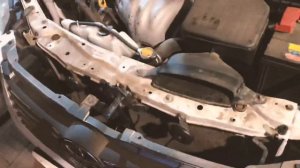 Причина дребезжания в передней части Toyota Camry 50