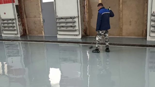 Нанесение полиуретана в гаражном боксе для пожарных автомобилей. смотреть онлайн