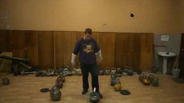 Гиря 85 кг: подъем Снука / Laine Snook's lift (85 kg kettlebell) смотреть онлайн