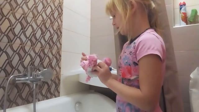 как мыть игрушки смотреть онлайн