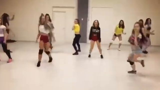 Stuck Gyal challenge (dancehall by M-FAM) смотреть онлайн