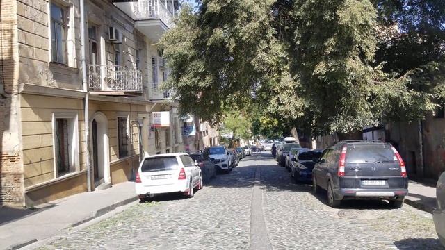 19.09.2022 Tbilisi. улица братьев Какабадзе. Руставели. Нижняя станция канатной дороги смотреть онлайн