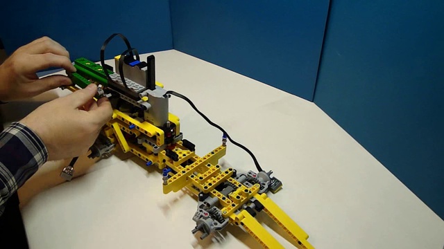 Сборка конструктора Lego Technic 42030 Лего Автопогрузчик VOLVO L350F с дистанционным управлением смотреть онлайн