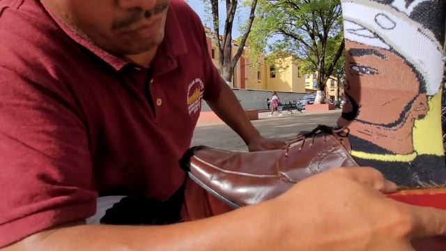 20 Yrs Experience! STREET SHOE SHINE in PARK w/ BIRDS SINGING by "Salvador" San Cristobal, Mexico ? смотреть онлайн
