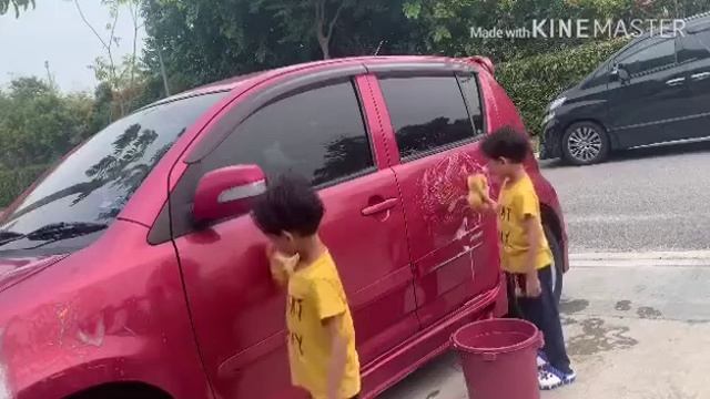 Carwash Airil dan Iskandar untuk Myvi Pink смотреть онлайн