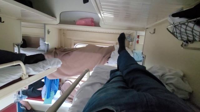 Плацкартный вагон, верхние полки смотреть онлайн