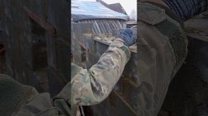 Приспособление для ровной кладки раствора.