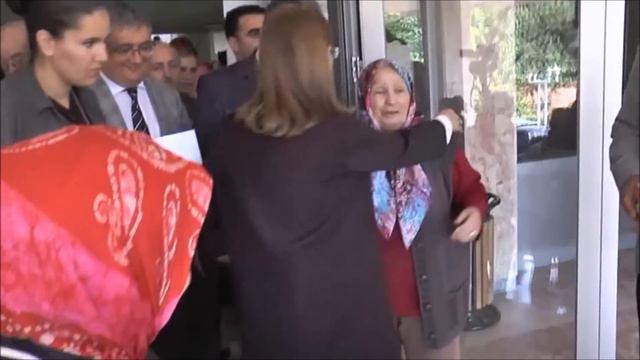 Bakan Ayşenur İslam Türk Kızılayı Konukevi'ni ziyareti ederek, yaşlılarla sohbet etti смотреть онлайн
