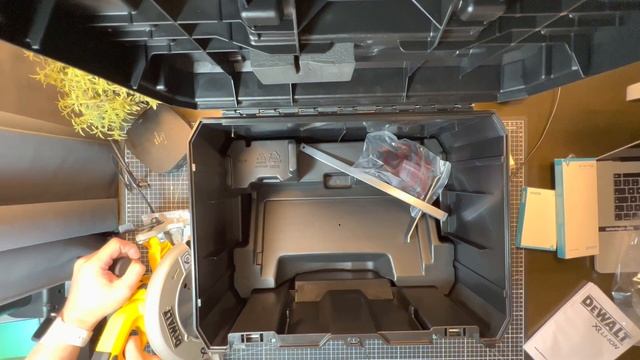 DeWalt DCS570 Akkuhandkreissäge Unboxing (DCS570NT Mit Koffer)