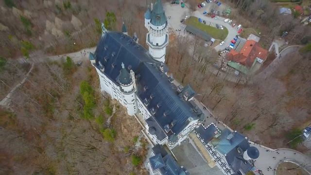 Замок Нойшванштайн с квадрокоптера / Neuschwanstein Castle Drone смотреть онлайн