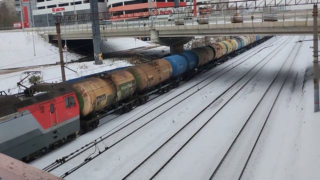 Электровоз 2ЭС10-014 Гранит с наливным поездом следует по перегону Шарташ-Екатеринбург пасс смотреть онлайн