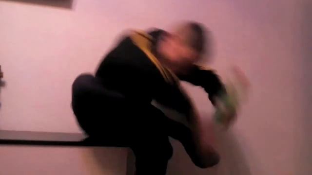 БУТЫЛКА ВОДЫ ЧЕЛЛЕНДЖ - BOTTLE FLIP CHALLENGE смотреть онлайн