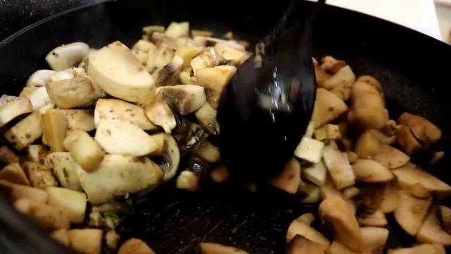 Манты в сковороде / Вкуснейшая лапша в сливочном соусе с грибами/ @kisachechnya смотреть онлайн