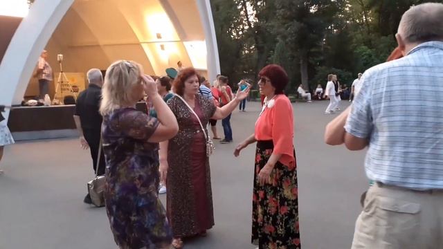 УКРАСИМ НАШ РОМАН ВЕСНОЙ! ТАНЦЫ В ПАРКЕ ГОРЬКОГО ХАРЬКОВ СЧАСТЛИВЫЕ ДНИ смотреть онлайн