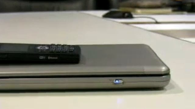 Hands On With HP's Ultraportable Compaq 2133 Laptop смотреть онлайн