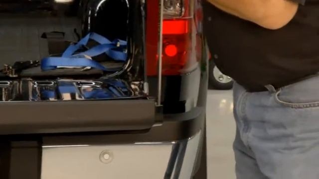 Motorhead Garage Features DG Tailgate Support Bars смотреть онлайн