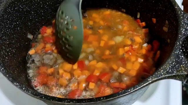 Самая быстрая и вкусная еда🤯 Өте тез әрі дәмді тағам. Паста с мясом и овощами смотреть онлайн