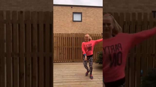 Zumba Fitness WarmUp смотреть онлайн