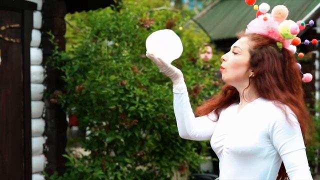 ШОУ МИЛЬНИХ БУЛЬБАШОК / ШОУ МЫЛЬНЫХ ПУЗЫРЕЙ на улице WELLA BUBBLE SHOW смотреть онлайн