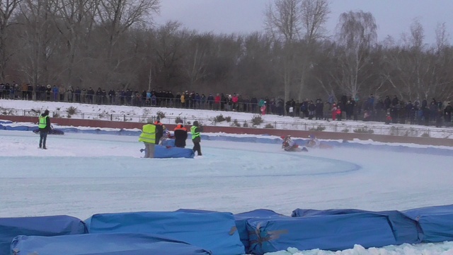 Чемпионат России.Гонки на льду.Суперлига.Командные соревнования.2 этап.2 день.13.12.2015.Заезд №19 смотреть онлайн