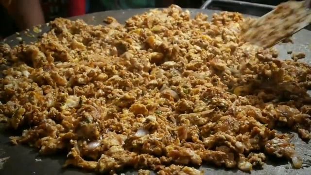 Самый БОЛЬШОЙ ОМЛЕТ _ ИНДИЙСКАЯ Уличная Еда