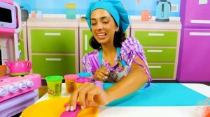 Видео Куклы феи Винкс ищут вкусняшки у Принцессы. Игры в пластилин Play Doh. Готовлю игрушкам!
