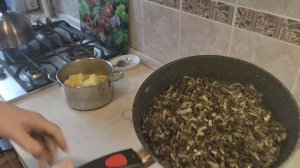 29.09.2022г.Жарю пирожки с сухими грибами и картошкой.