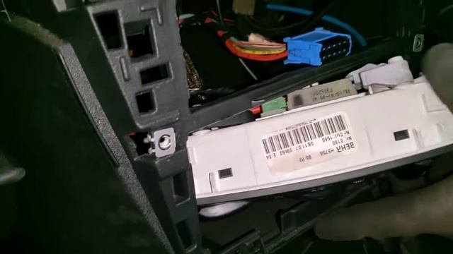 How to Remove the Dash Parts (A/C Controls, Center Vent, Radio) from a Citroen C4 2005 - 2010 смотреть онлайн