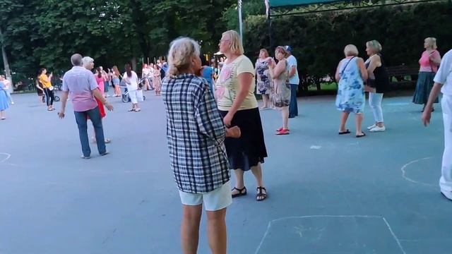 В последний раз Танцы ??? в парке Горького Одесса Июль 2021 смотреть онлайн